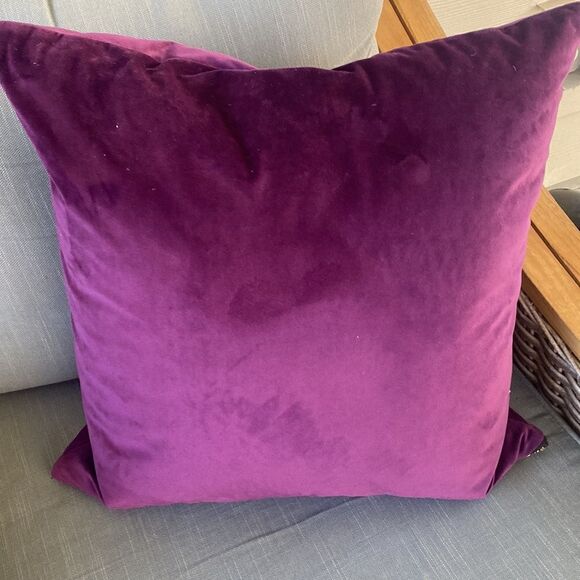 Calvin Klein Home Accent Pillows (2) 19”x19” - Picture 6 of 9